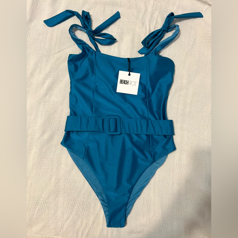 Beach Riot Revolve Sydney Midnight Teal One-Piece
Swimsuit Size XL NWT